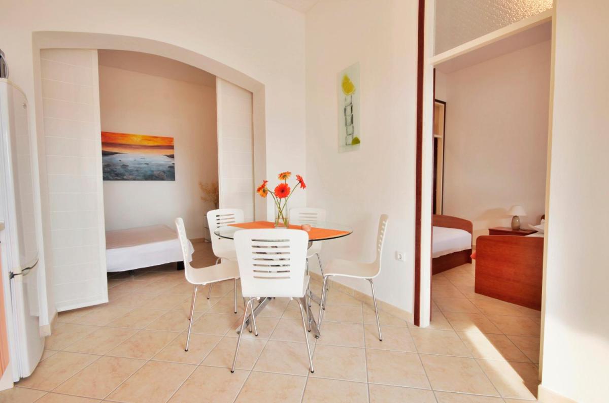 Apartment Žara 2 with Boat Place - Housity