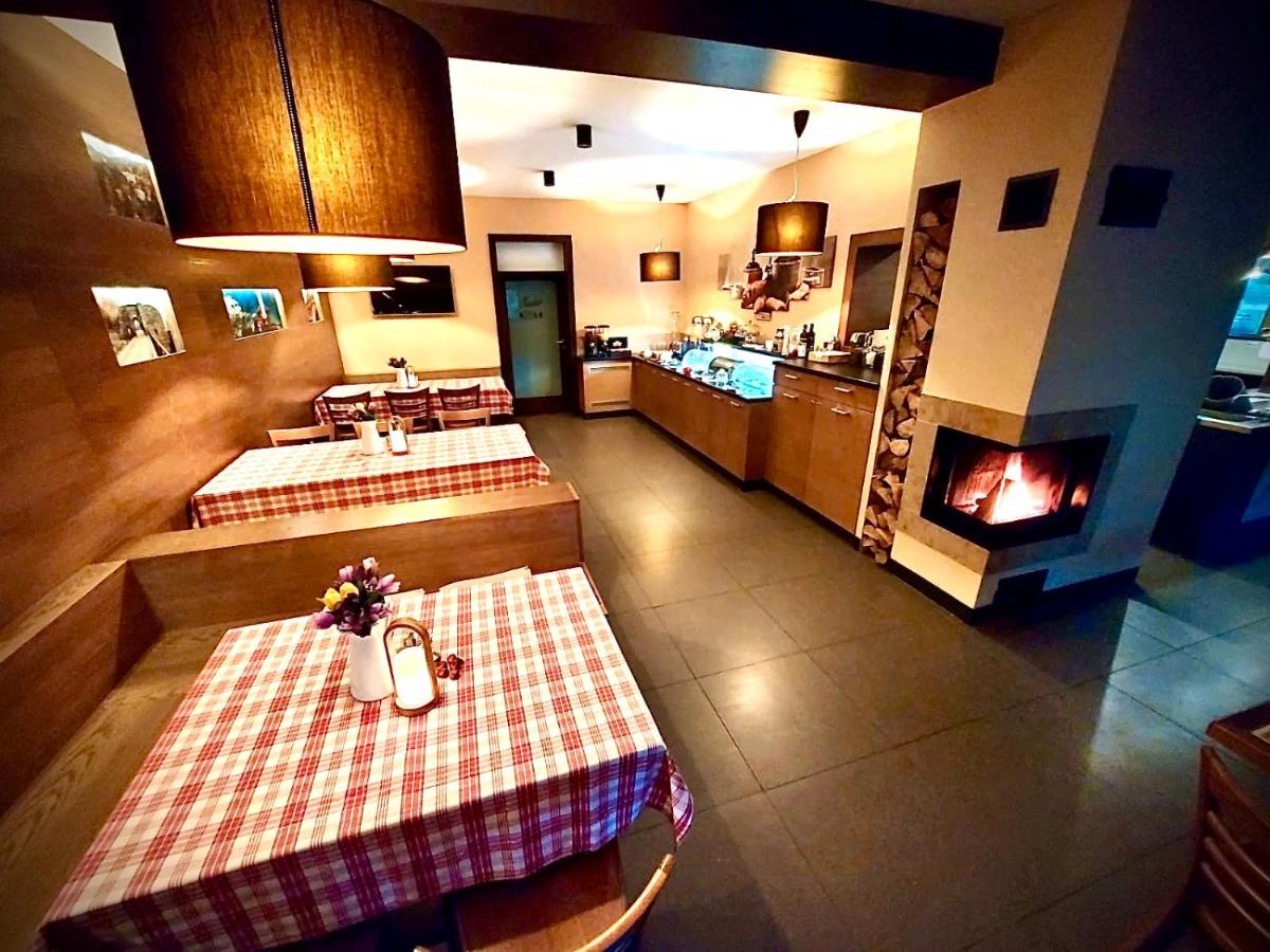 Hotel & Restaurant Pod Kaštany - Housity