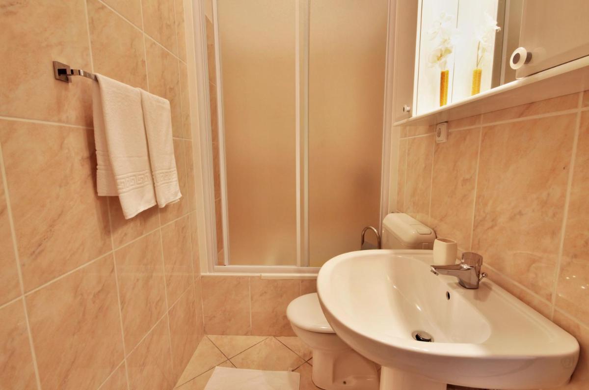 Apartment Žara 2 with Boat Place - Housity