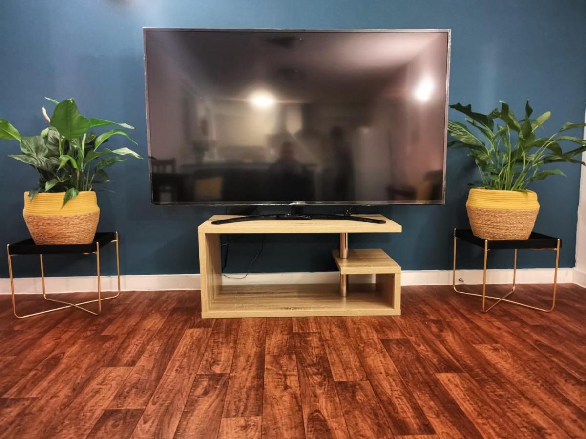 8 Bed Apartment Great for Working teams or Leisure - Housity