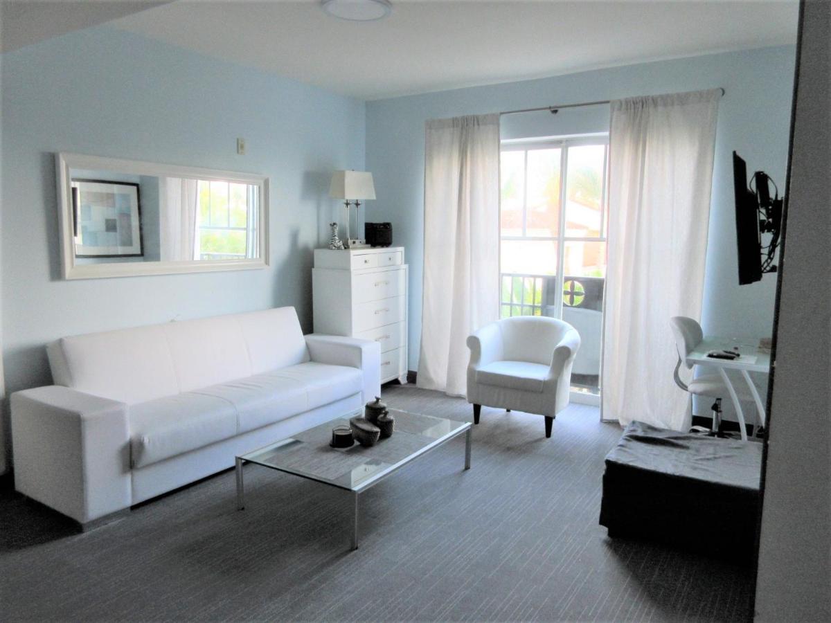 VERSACE MANSION VIEW SUITE at THE STRAND - Housity