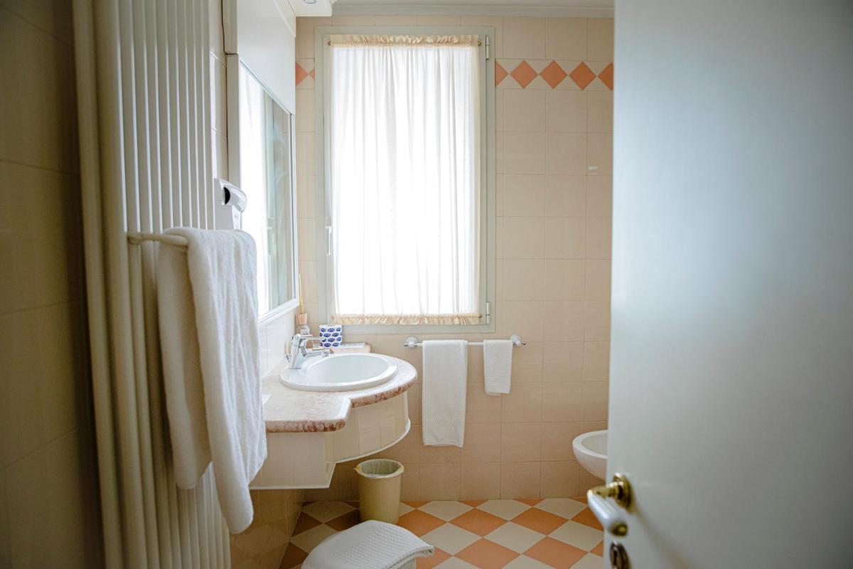 Hotel San Genesio - Housity