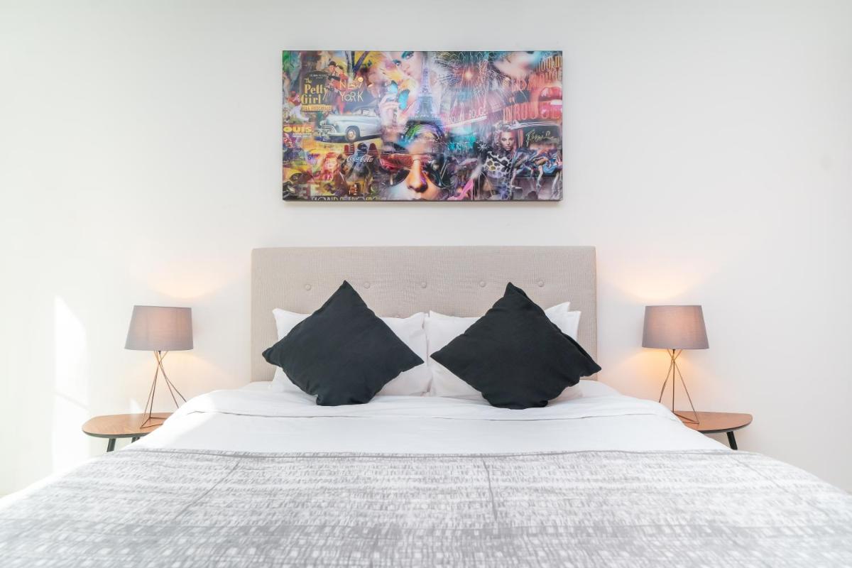 Suitetrails - HiGuests - Studio with Chic Decor, 6-min from Burj Khalifa