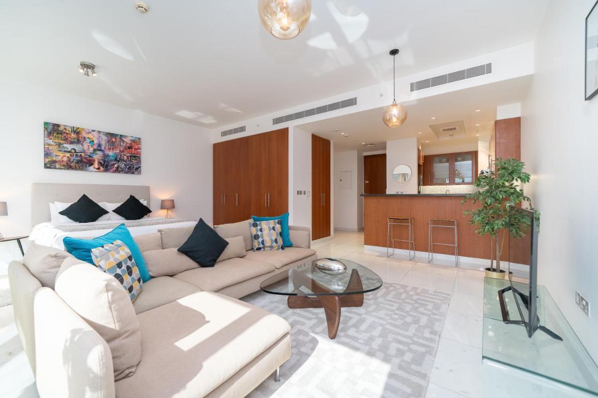 HiGuests - Studio with Chic Decor, 6-min from Burj Khalifa - Housity