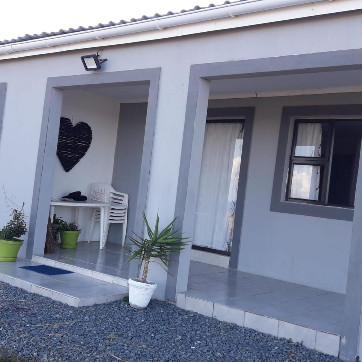 Zufike Pondoland Wild Coast- Port Grosvenor - Housity