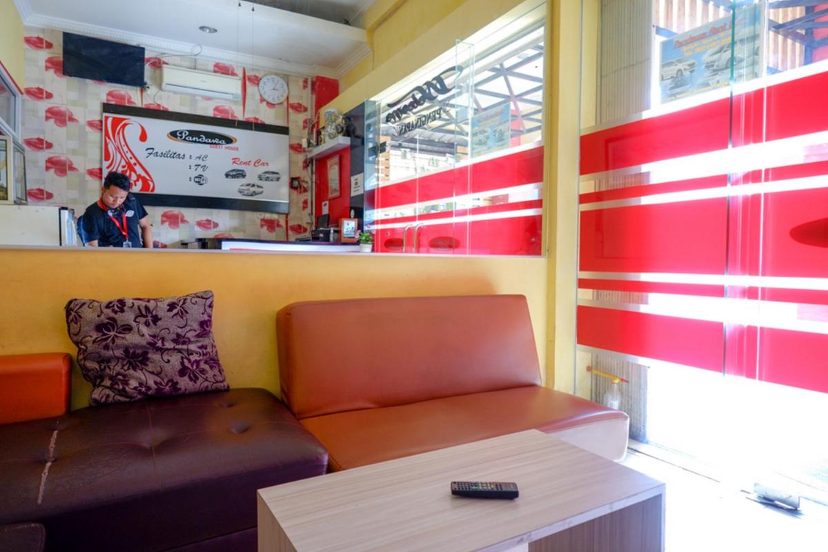 Pandawa Guest House At Ngaliyan Square Mitra RedDoorz - Housity