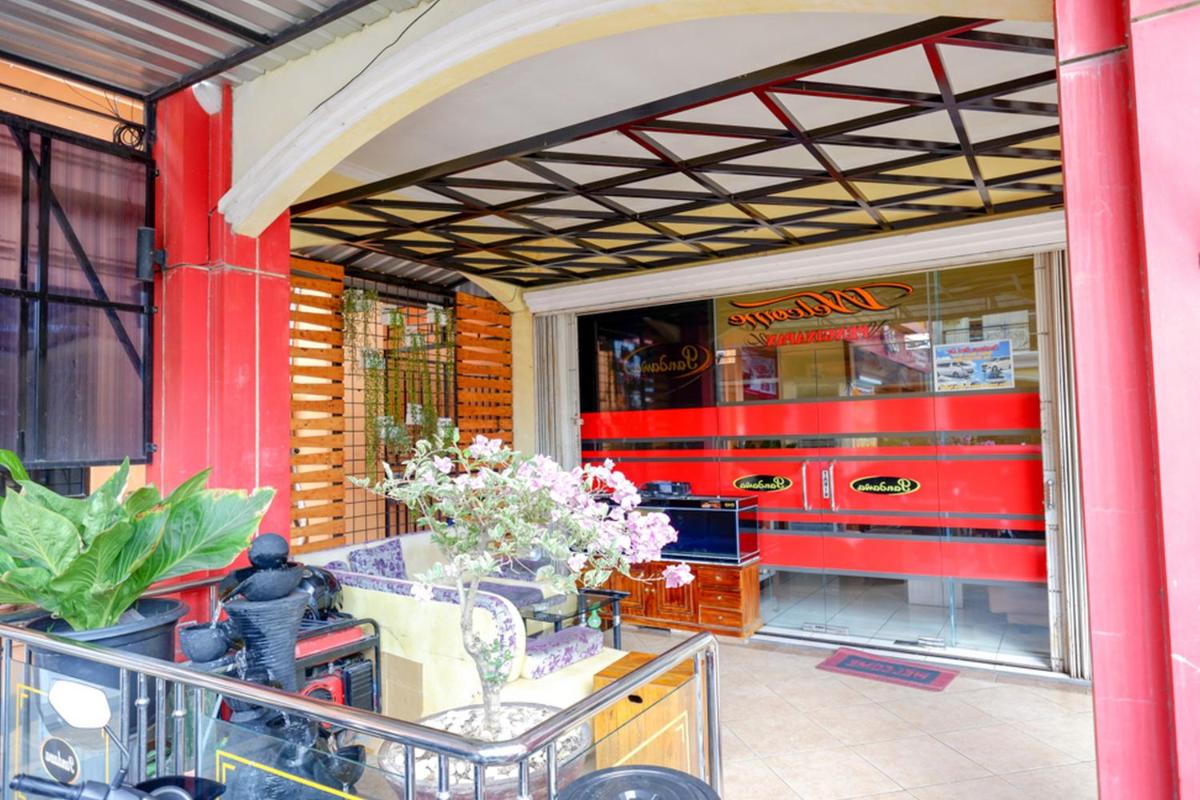 Suitetrails - Pandawa Guest House At Ngaliyan Square Mitra RedDoorz