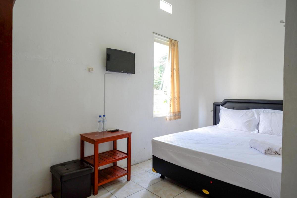Suitetrails - Pandawa Guest House At Ngaliyan Square Mitra RedDoorz