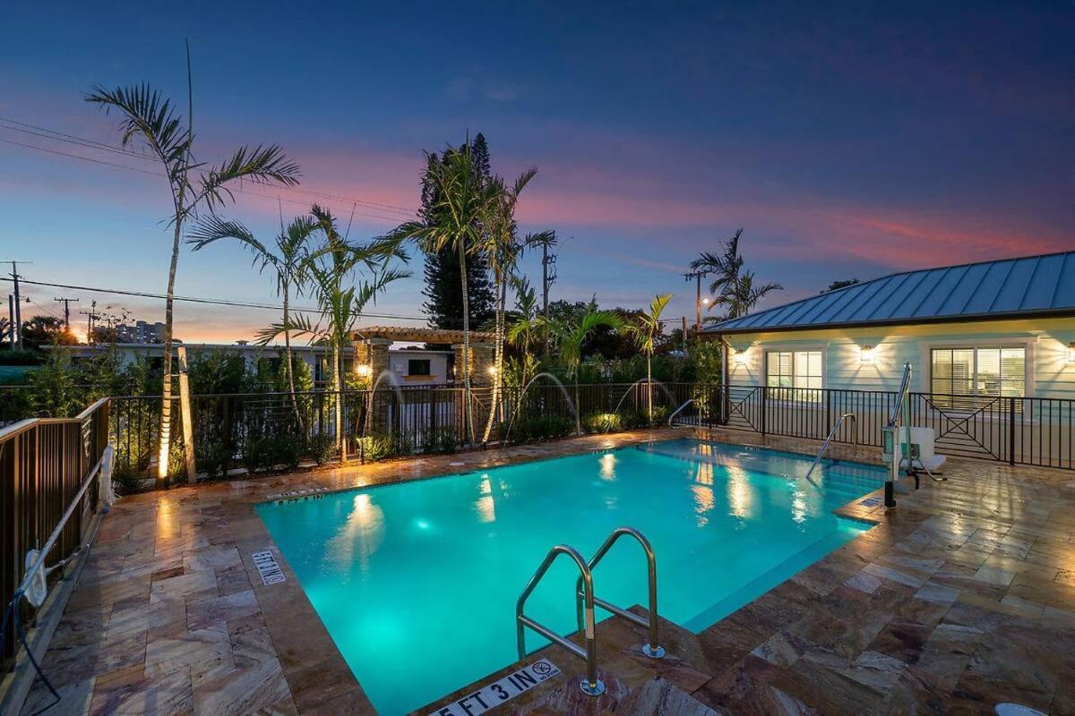Bermuda Bungalows (Tropical Island Getaway) - Housity