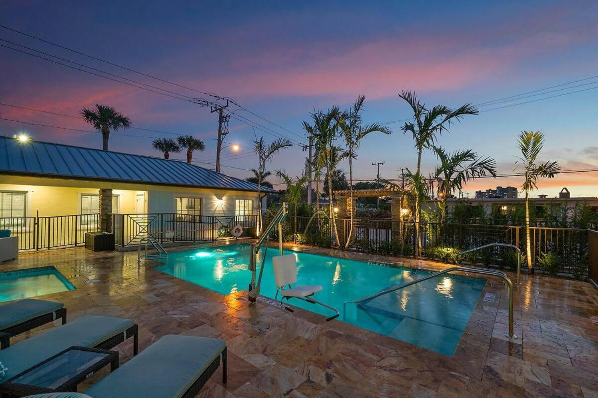 Bermuda Bungalows (Tropical Island Getaway) - Housity