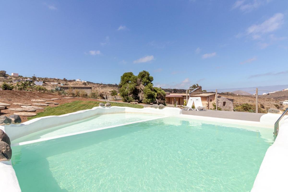 Flatguest Charming House + Pool + Terrace + Views - Housity