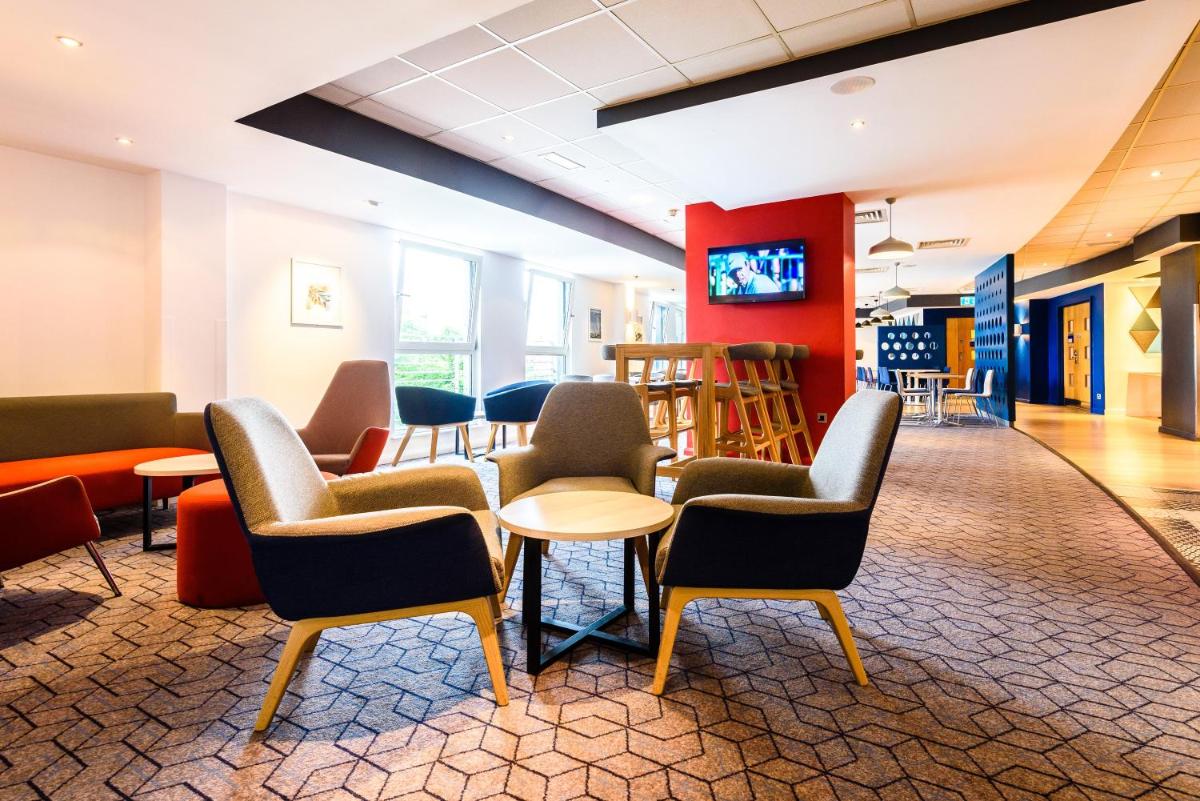 Holiday Inn Express Portsmouth Gunwharf Quays, an IHG Hotel - Housity