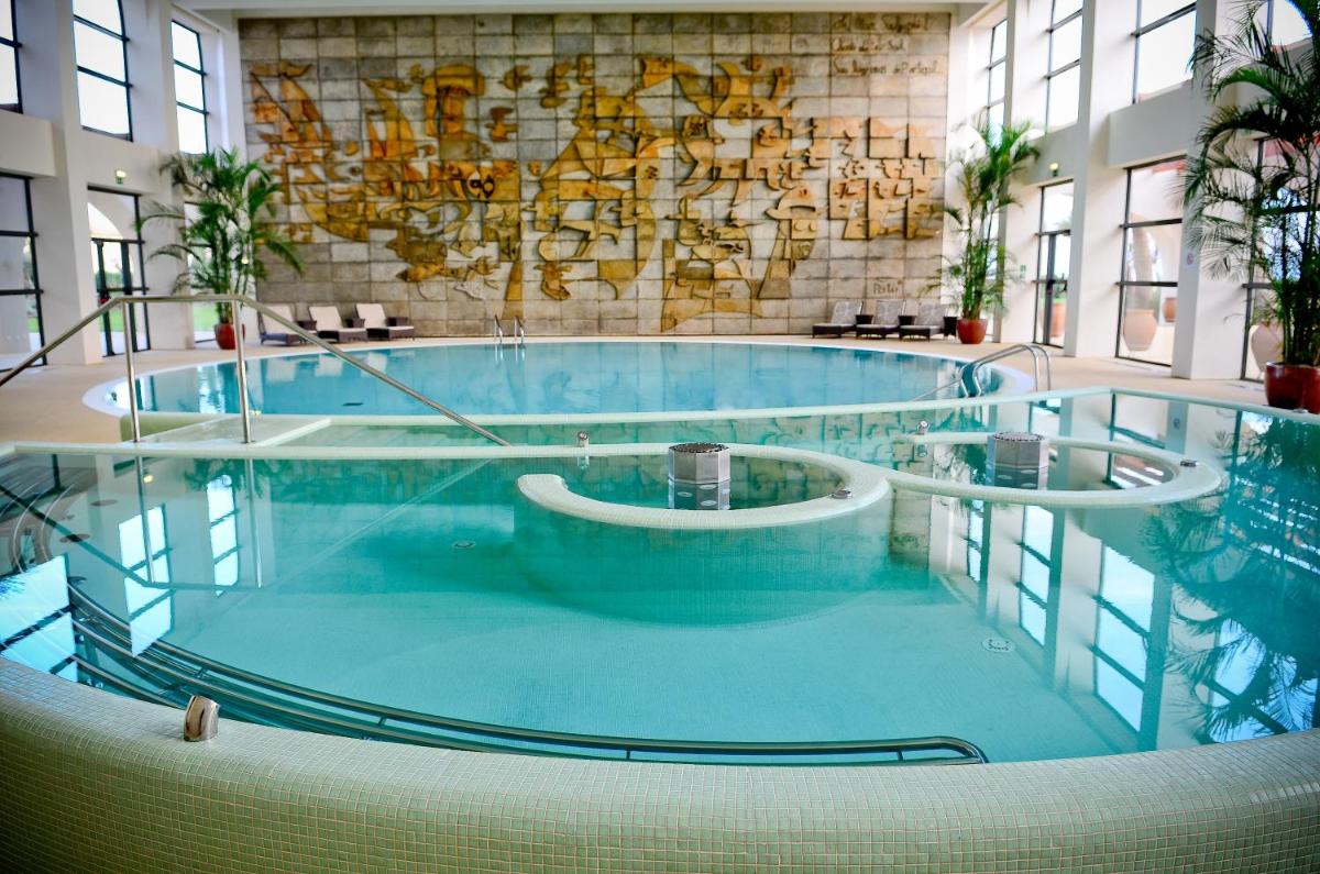 A piscina em ou perto de Crowne Plaza Vilamoura - Algarve by IHG