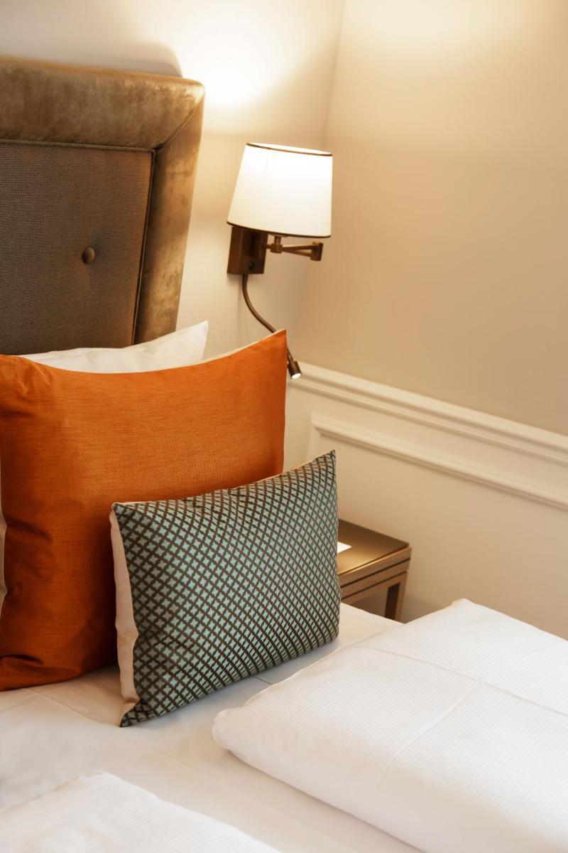 Ein Bett oder Betten in einem Zimmer der Unterkunft Althoff Hotel Fürstenhof