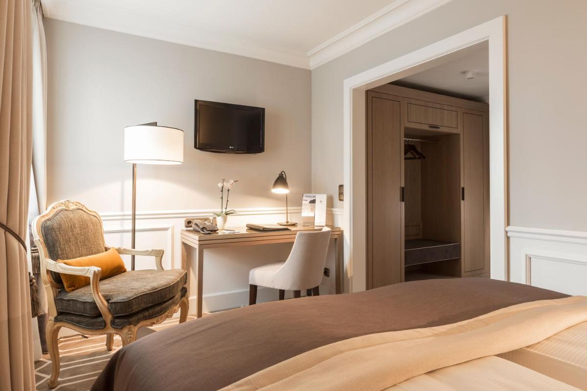 Ein Bett oder Betten in einem Zimmer der Unterkunft Althoff Hotel Fürstenhof
