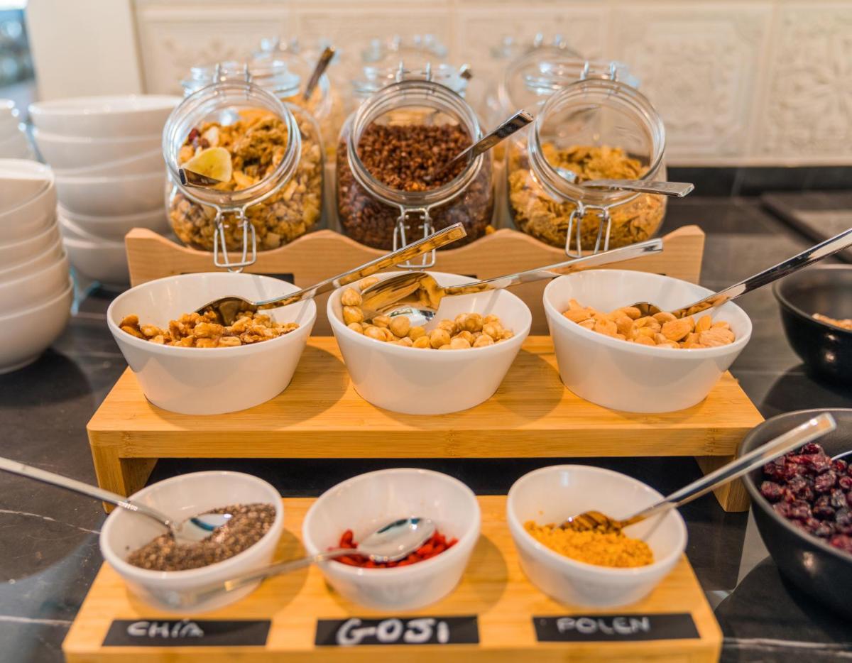 Comida en o cerca de este hotel