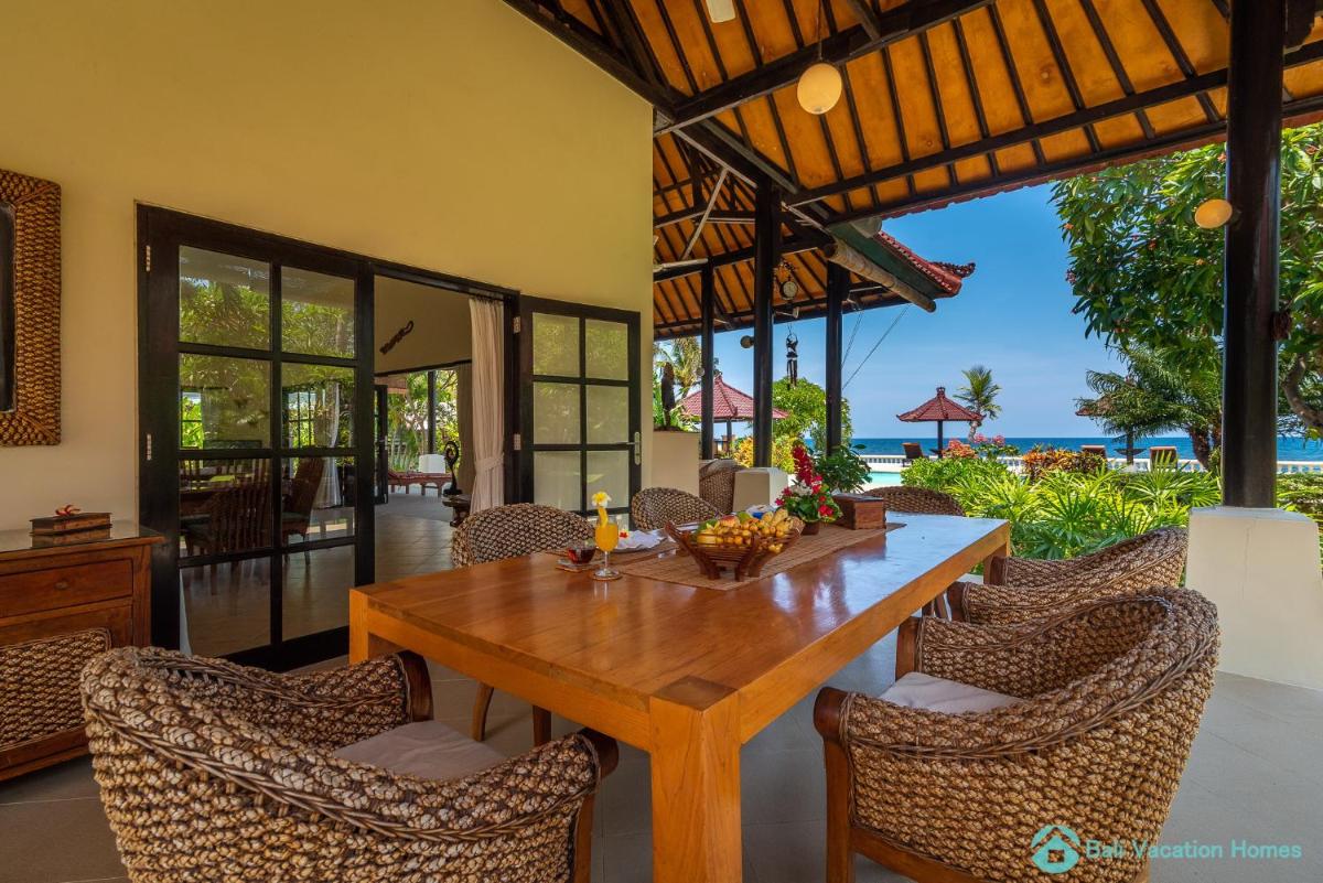 Villa Namasté - Beachfront at Lovina 10P, Pool, BBQ - Housity