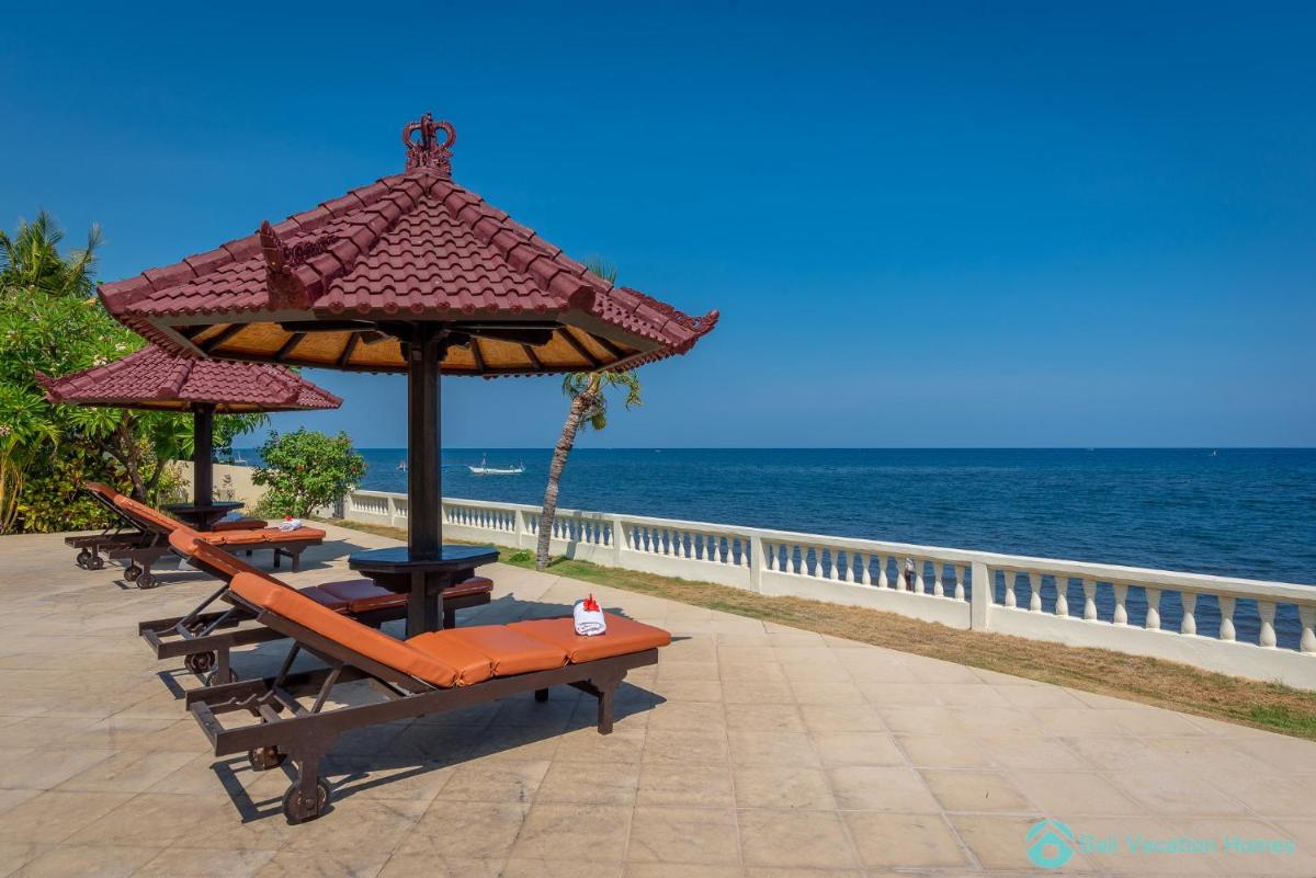 Villa Namasté - Beachfront at Lovina 10P, Pool, BBQ - Housity
