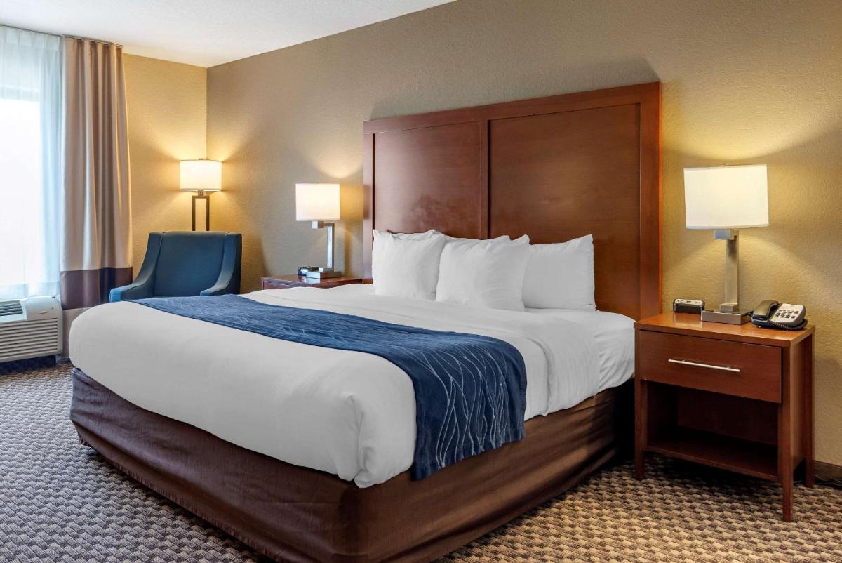 Comfort Inn & Suites - Housity
