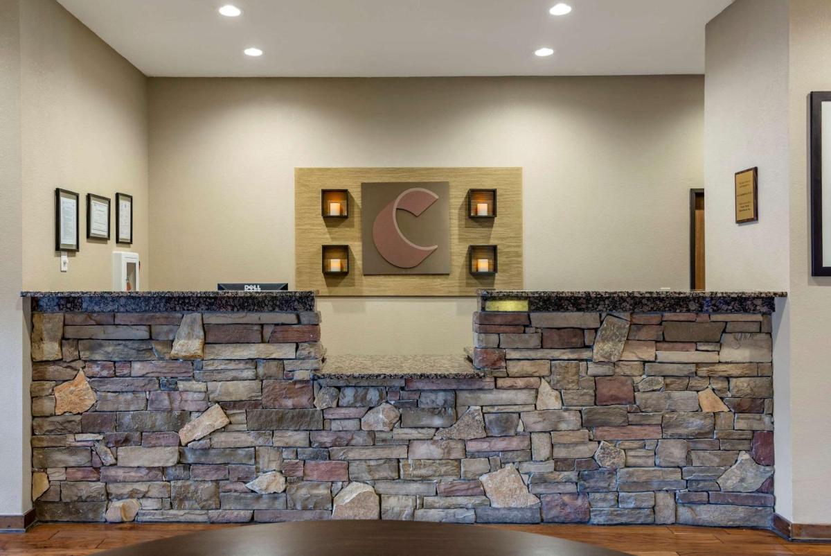Comfort Inn & Suites - Housity