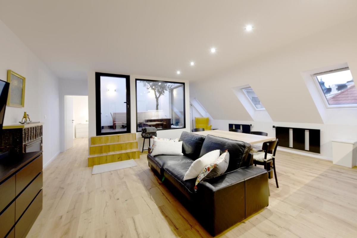 Apartmán s átriom v historickom centre - Housity