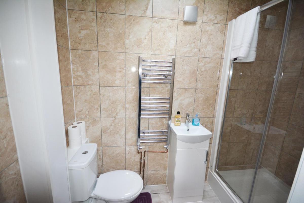 London Deluxe 6 Bedroom House - Housity