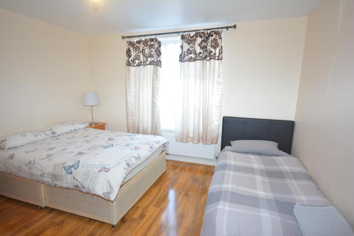 London Deluxe 6 Bedroom House - Housity