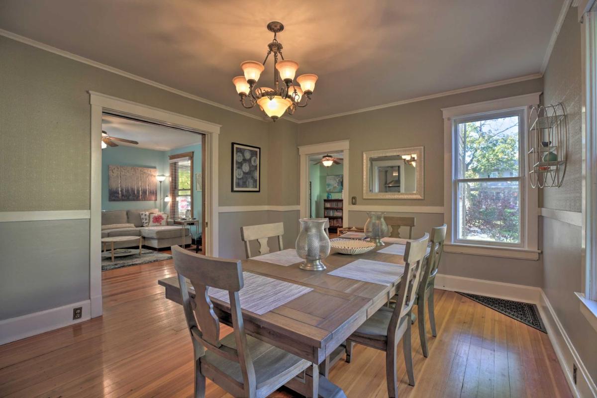 Dtwn Lake Geneva Home, Walk to Beach and Restaurants - Housity