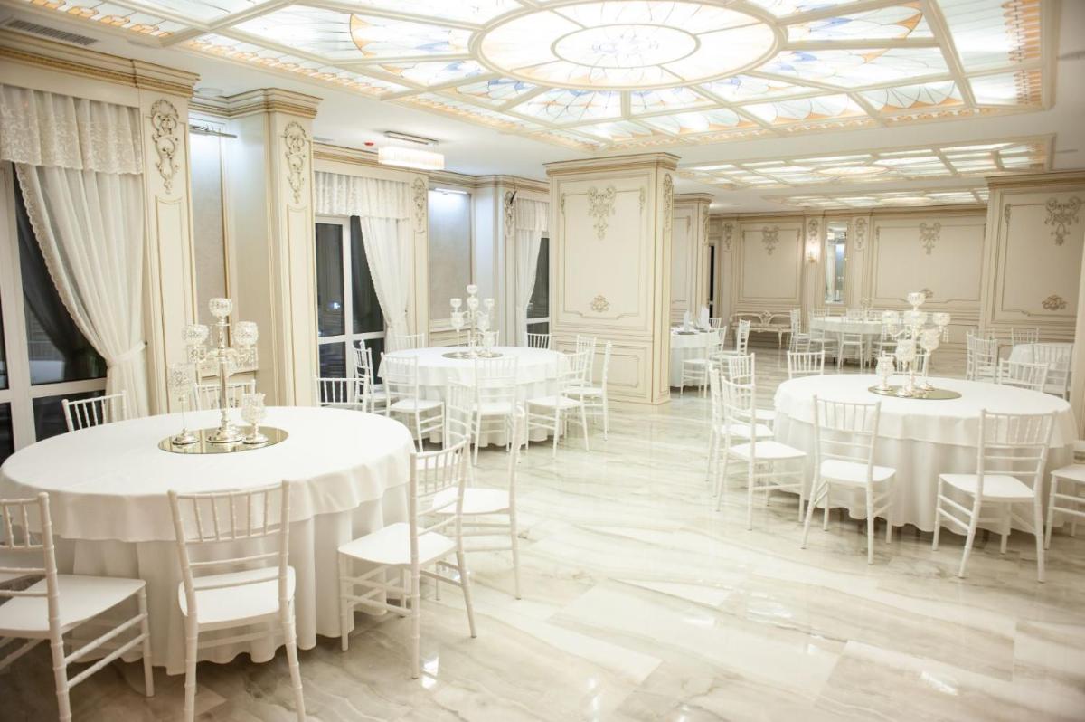 Alice Place Hotel - Housity