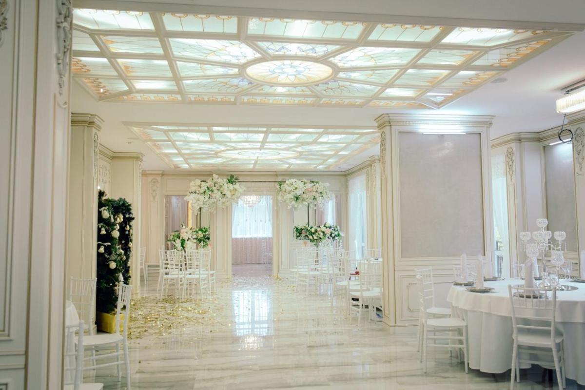 Alice Place Hotel - Housity
