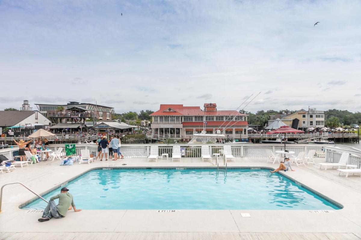 Shem Creek Inn - Housity
