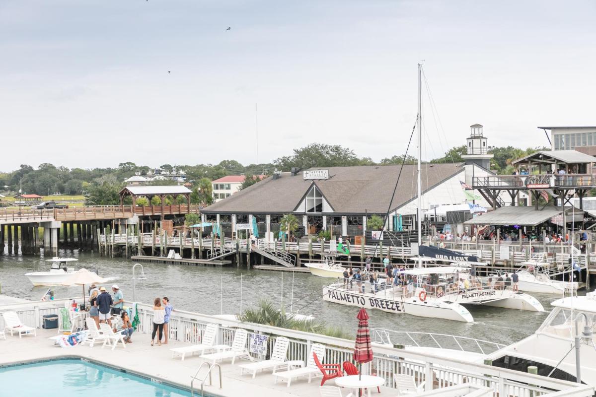 Shem Creek Inn - Housity