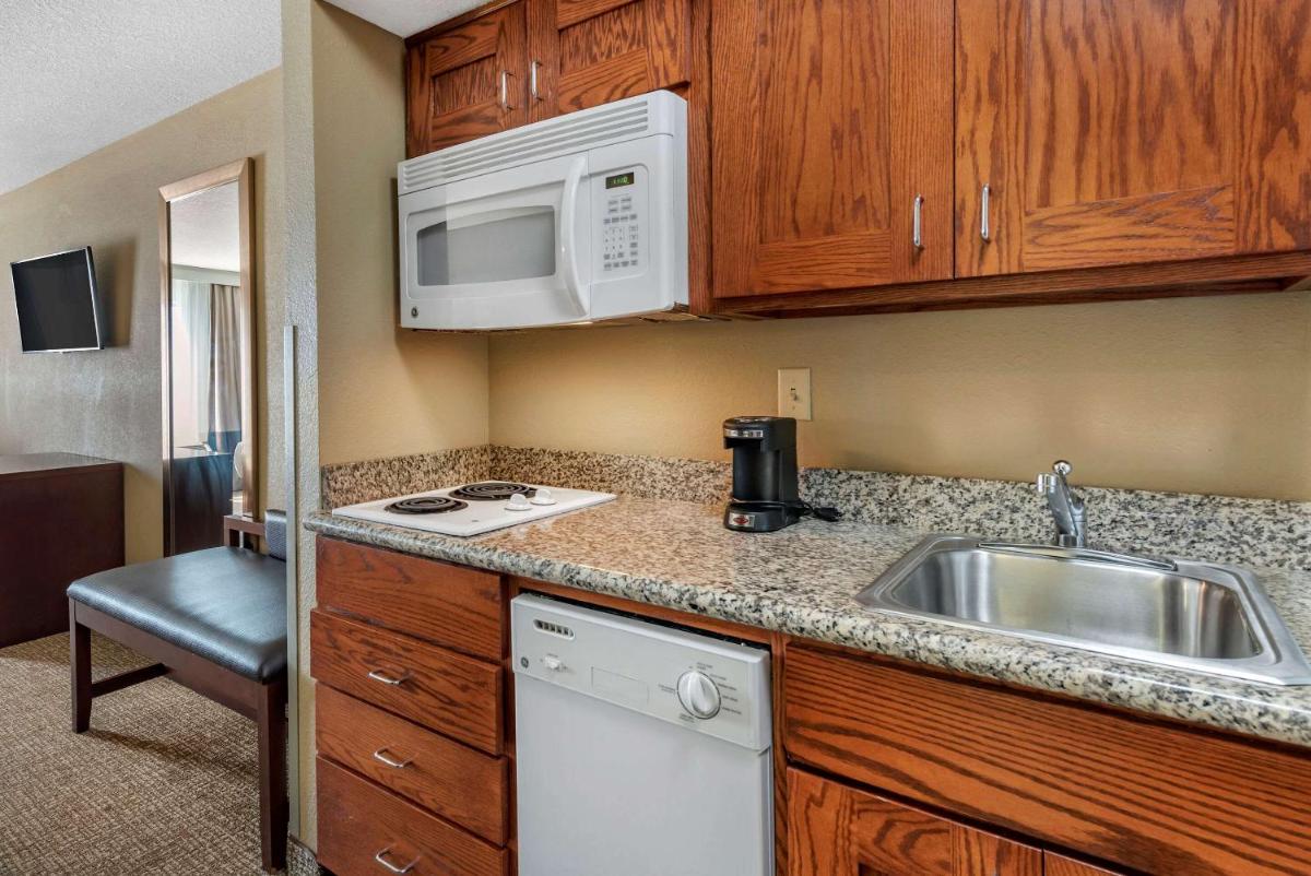 Comfort Inn & Suites Muncie Near University - Housity