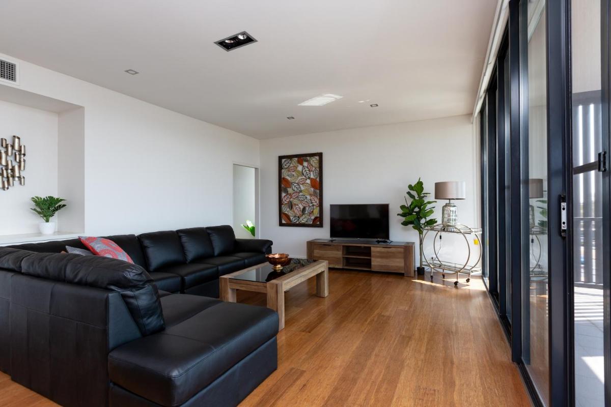 4 Bedroom Luxury City Penthouse Apartment - Housity