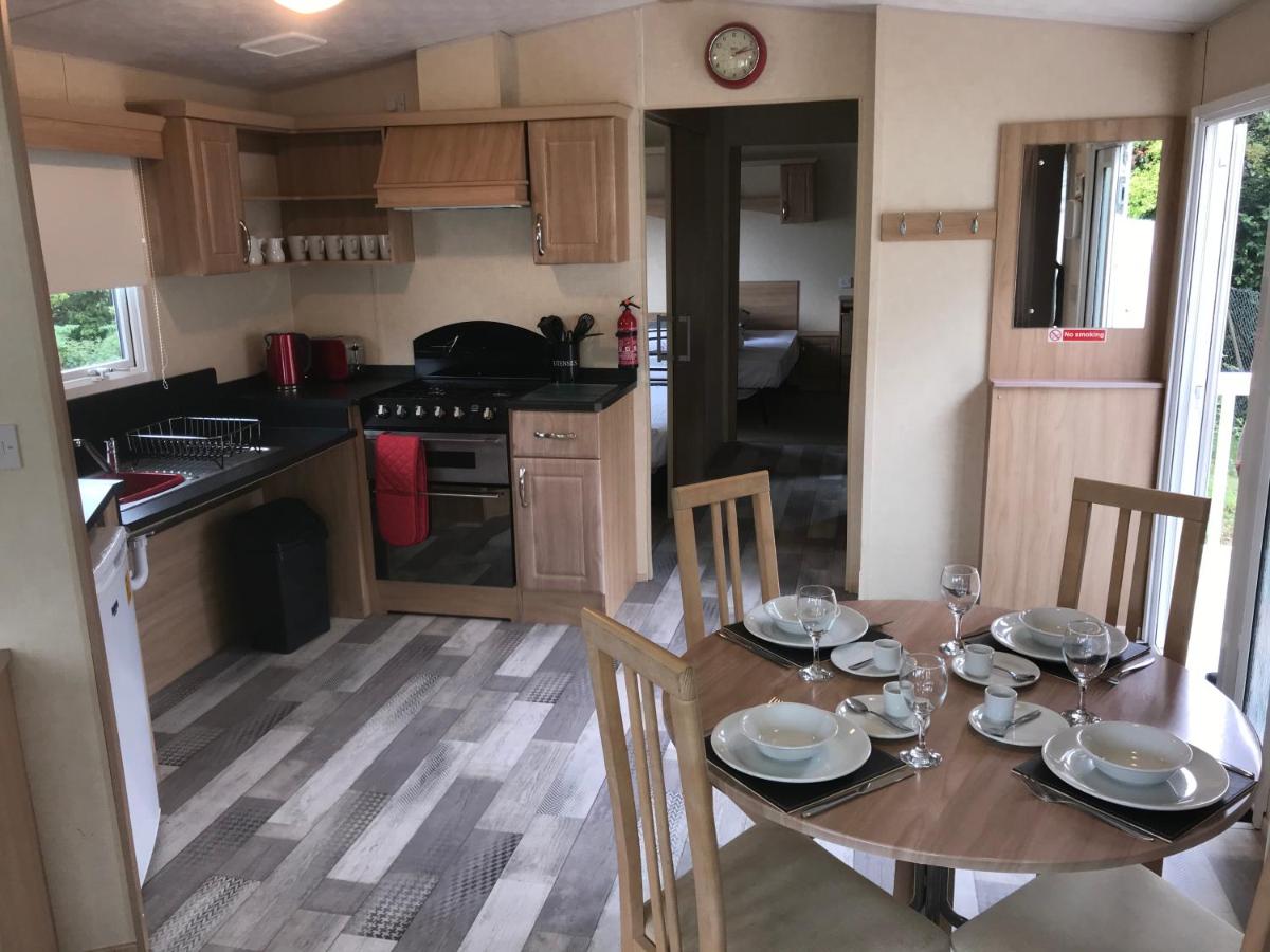 Accessible Wheelchair Friendly Caravan, LG24, Shanklin, Isle of Wight - Housity