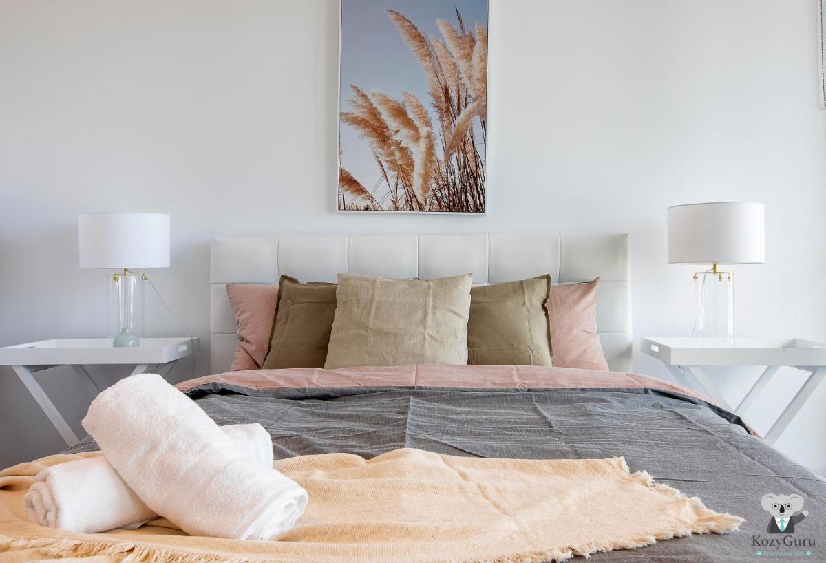 KOZYGURU DOCKLANDS LUXURY WATER VIEW APT 1 BED VDO915 - Housity