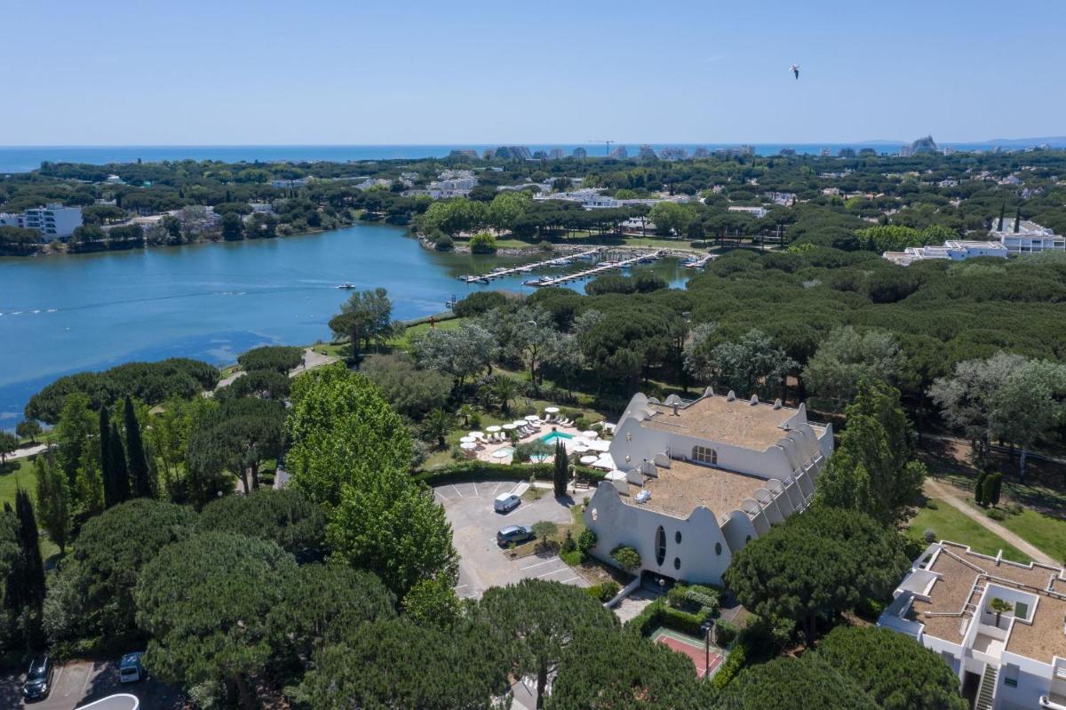 GOLF HOTEL - Housity