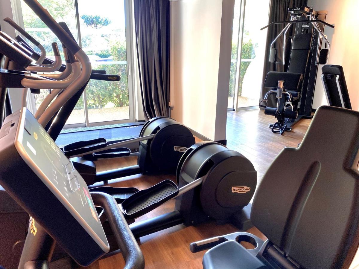 GOLF HOTEL - Housity