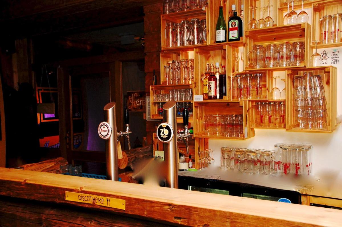 Familien- und Jugendgästehaus Schönfeld - Housity