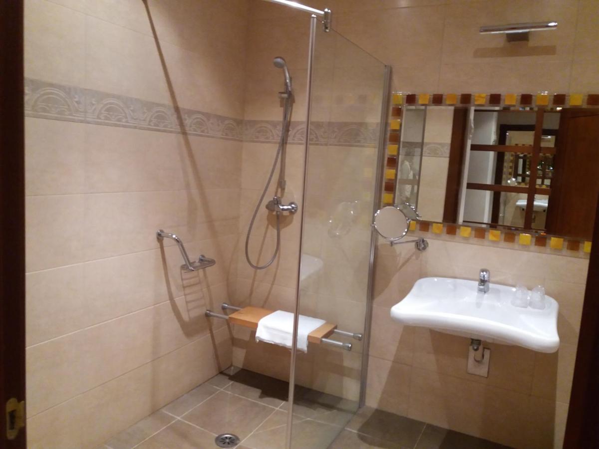 Un baño de Hotel Palacio de la Magdalena