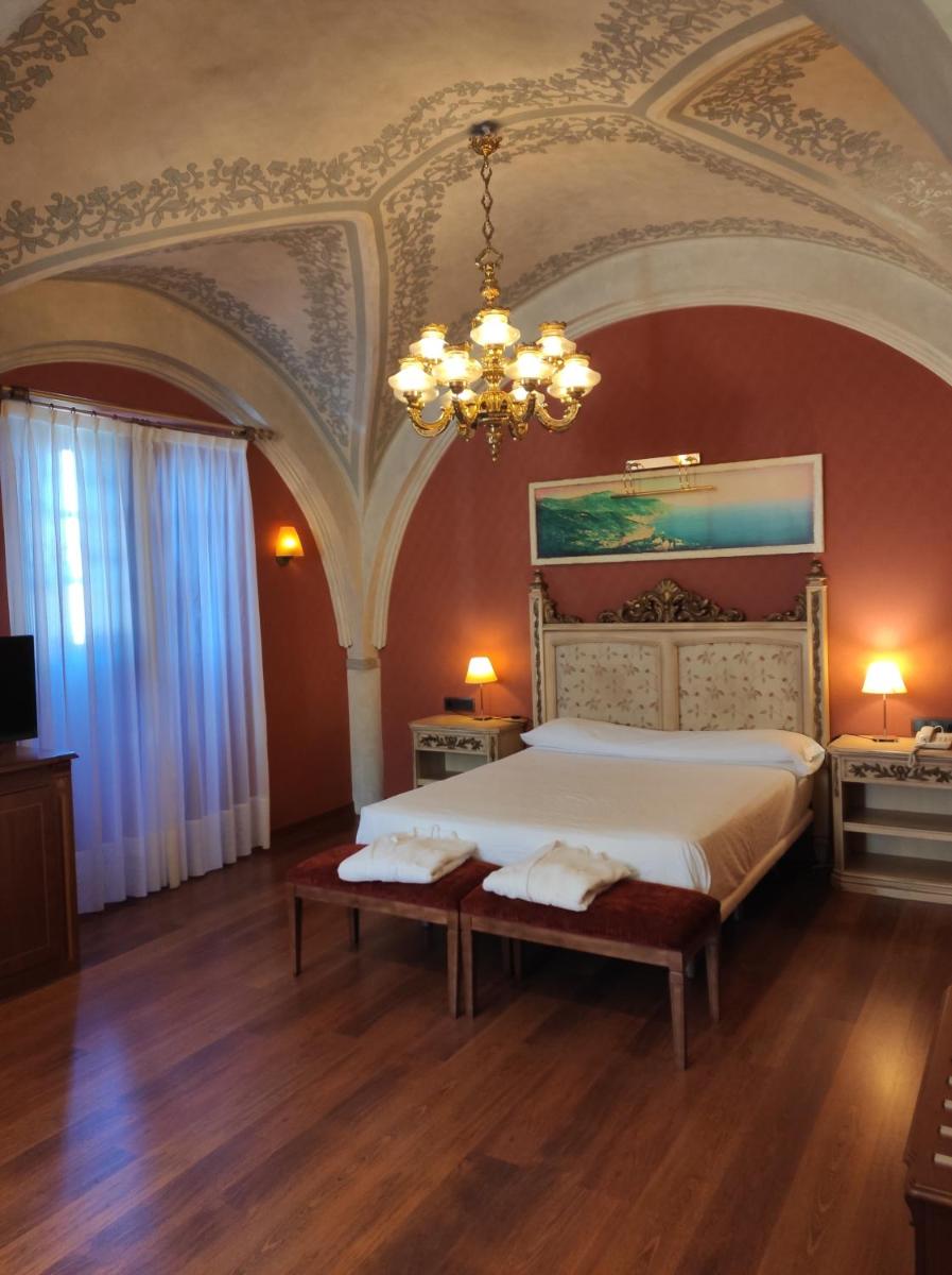Cama o camas de una habitación en Hotel Palacio de la Magdalena
