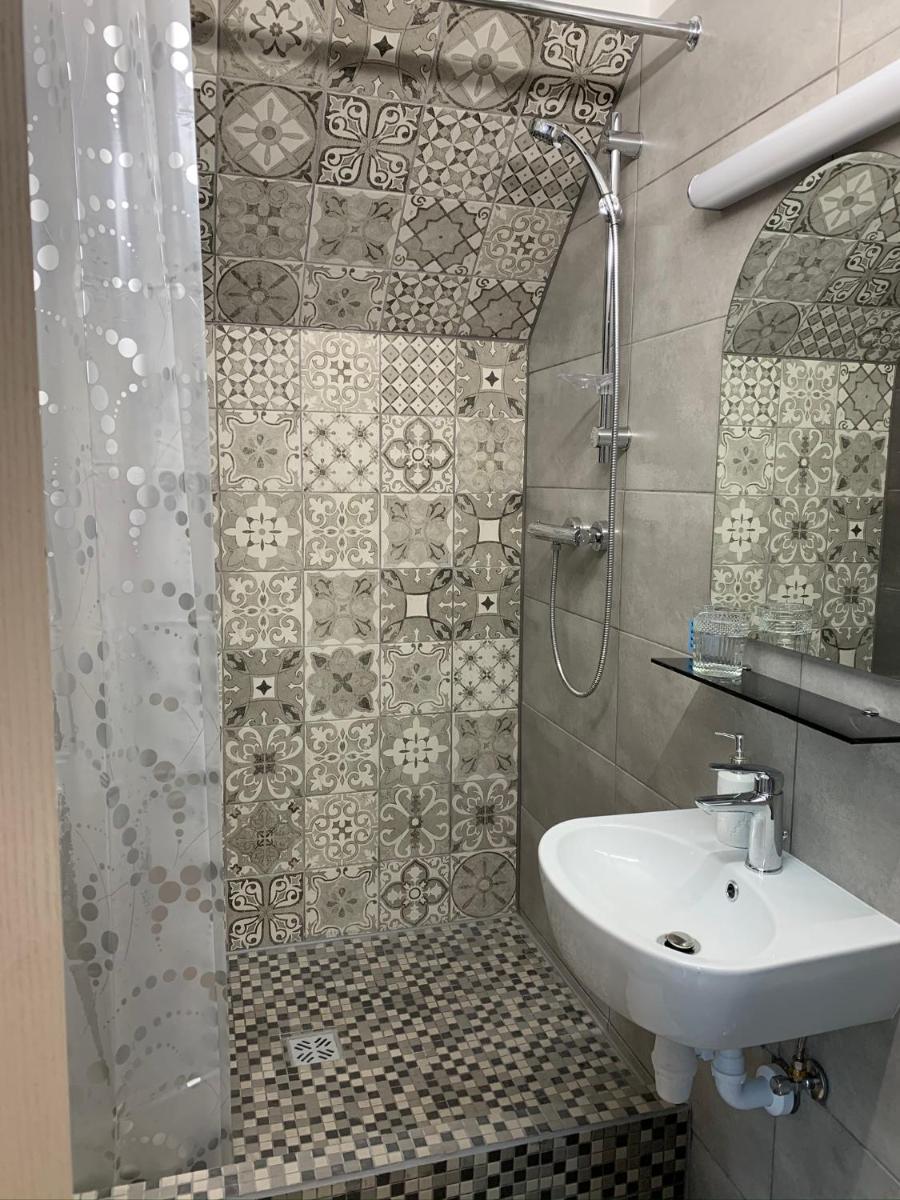 Hostel Kastaņas - Housity