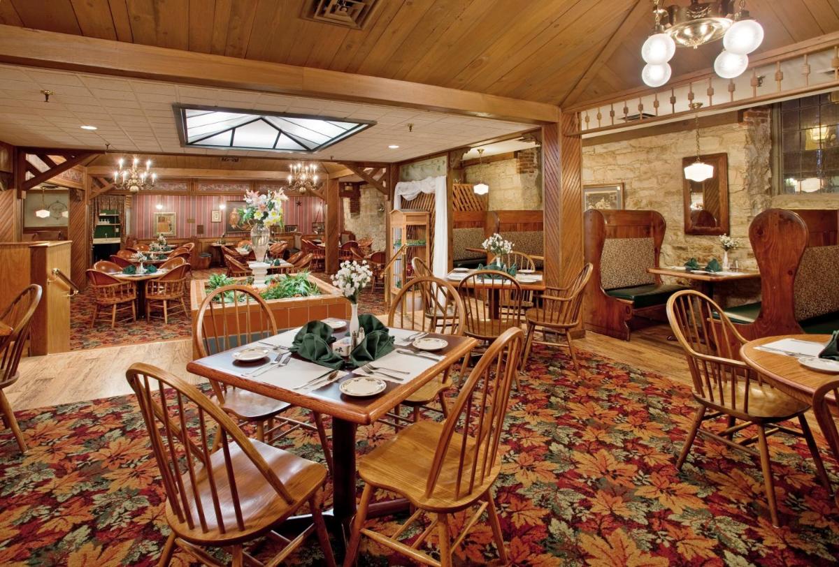 Holiday Inn At Six Flags Saint Louis, an IHG Hotel - Housity