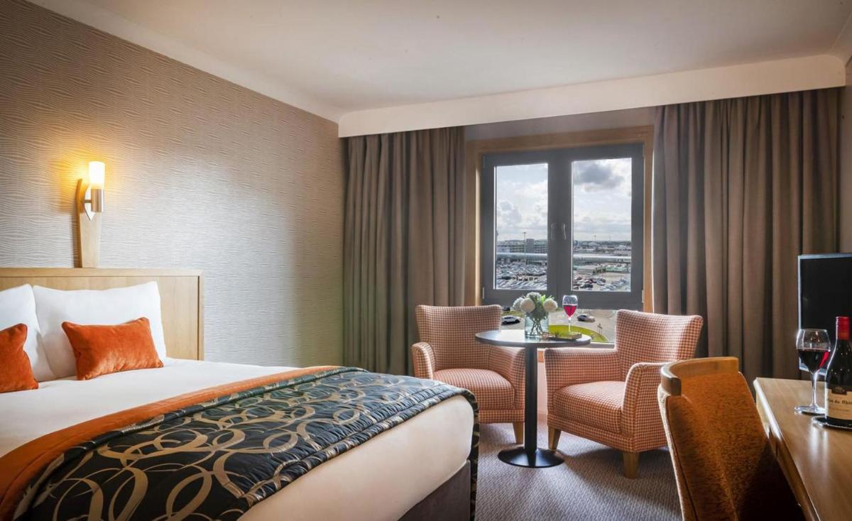 Clayton Hotel, Manchester Airport - Housity