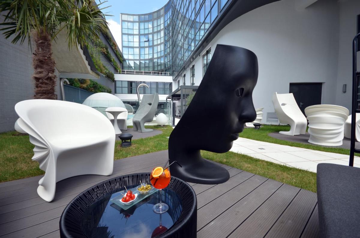 Coin salon dans l'établissement Holiday Inn Dijon Toison D'or by IHG