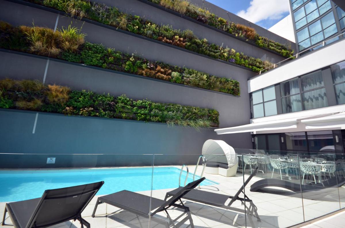 Piscine de l'établissement Holiday Inn Dijon Toison D'or by IHG ou située à proximité