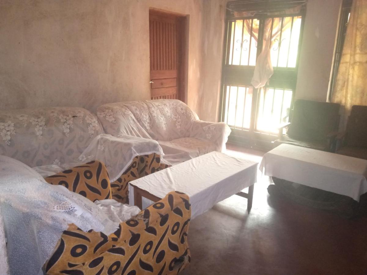 Davis Tours Home Stay - Housity