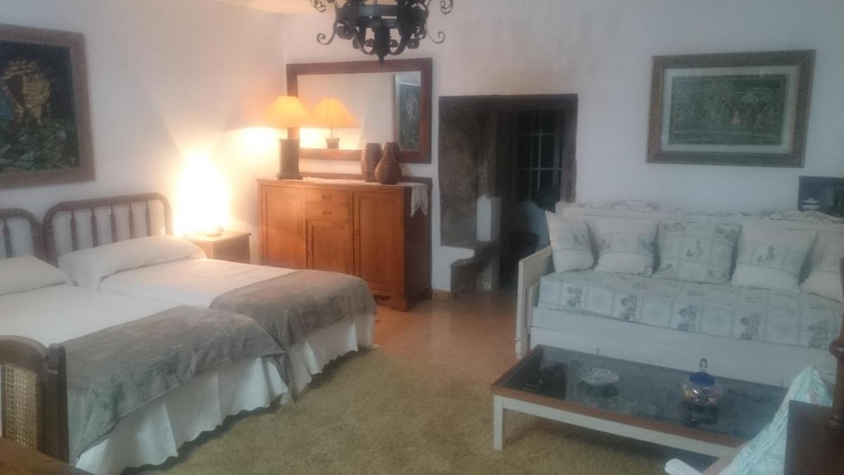 Casa MiraXurés con vistas a la Sierra del Xurés - Housity