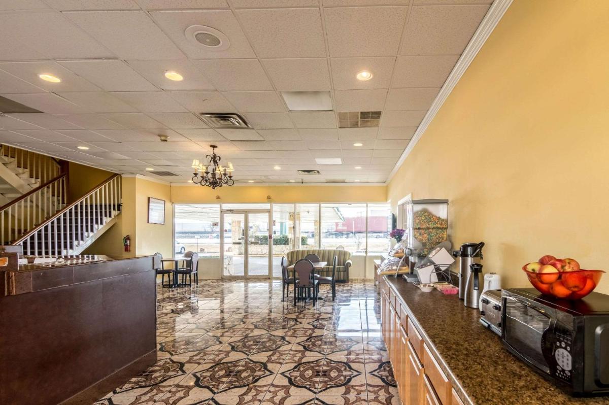 Rodeway Inn Arlington Entertainment District Area - Housity