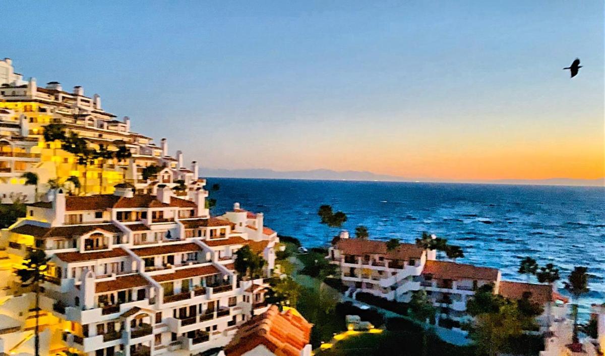 Hamilton Cove-Boho Chic Villa w/Golf Cart...No pets. - Housity
